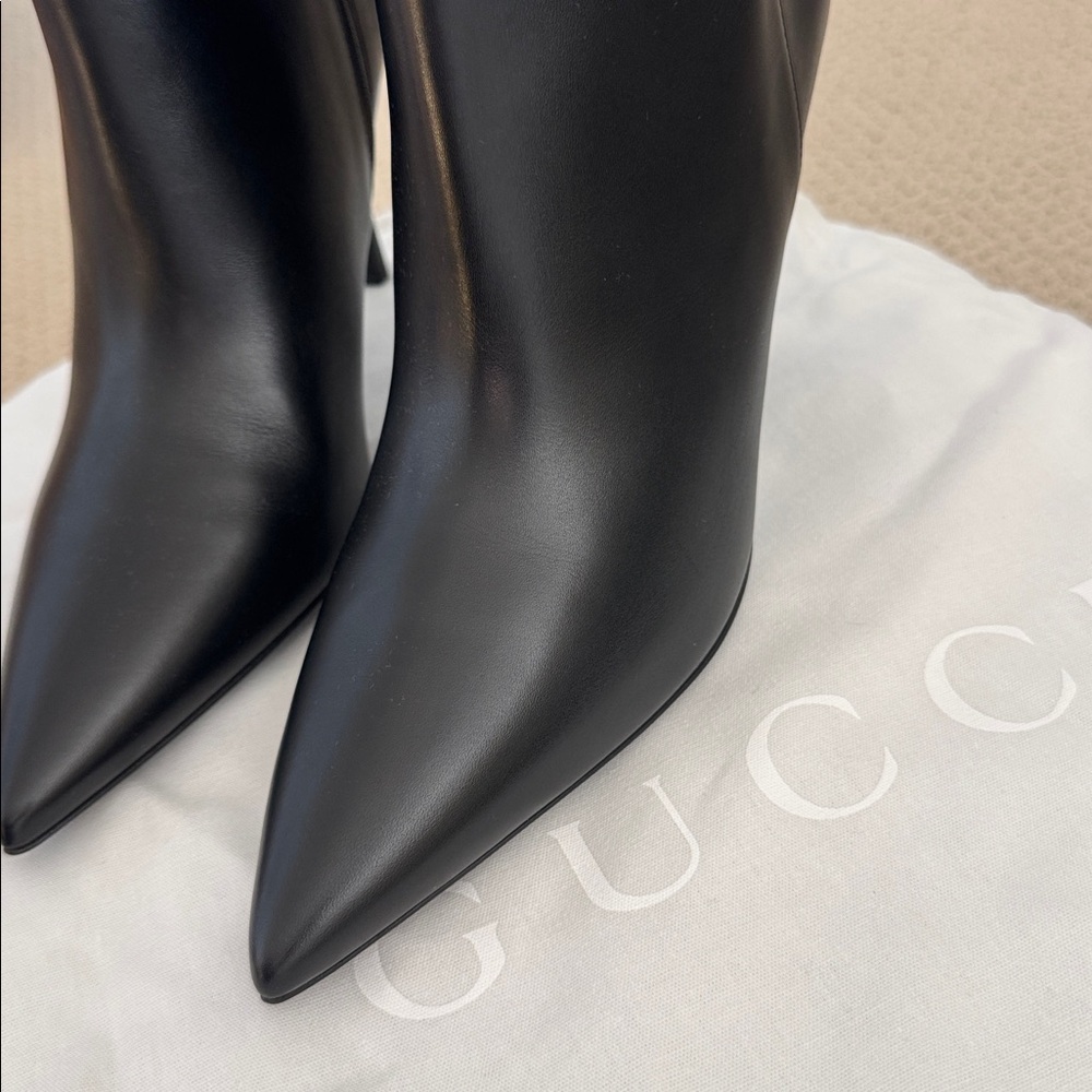 NIB-Gucci Black Heeled Boots with Gold Chain
Size 41 - Picture 9 of 10